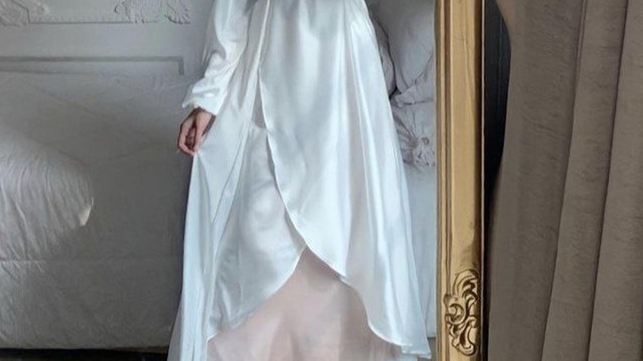 Gak Mesti Sama, Ini 7 Warna Hijab yang Cocok Dipadukan dengan Baju Lebaran!