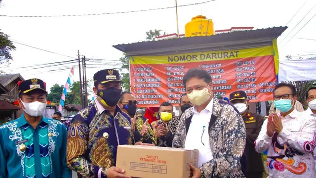 Pemberian Bantuan oleh Menko Airlangga