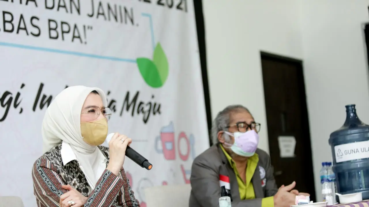 Arzeti Bilbina dan Arist Merdeka Sirait