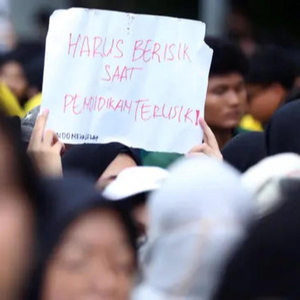 Indonesia Gelap, BEM SI Berunjuk Rasa di Patung Kuda Jakarta