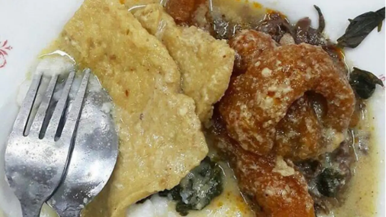 Bubur lemu dan gudeg (Foto: Instagram @chillipari)