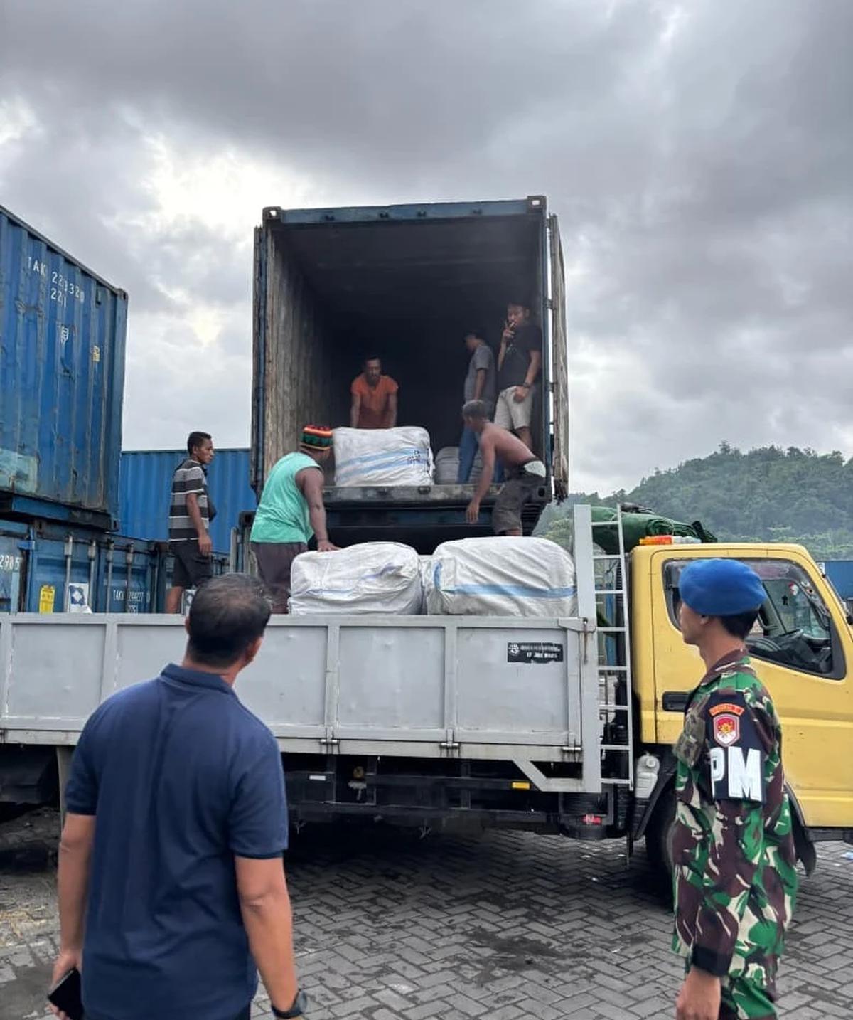 TNI AL dan Bea Cukai Gagalkan Penyelundupan Barang Ilegal di Jayapura