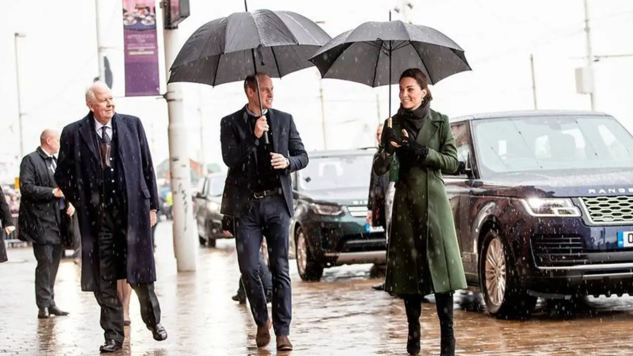 Katte Middleton dan Pangeran William saat berkunjung ke Blackpool.