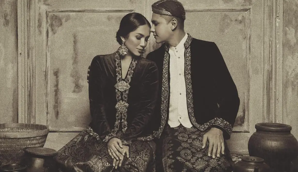 Ussy Sulistiawaty dan Andhika Pratama