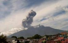 Penampakan Kolom Abu Gunung Marapi Pascaerupsi, Warga Dilarang Aktivitas Radius 3 km dari Pusat Kawah
