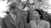 6 Potret Kenangan Pangeran Philip dan Ratu Elizabeth II Saat Muda, Gagah dan Berwibawa (sumber: Instagram/theroyalfamily)