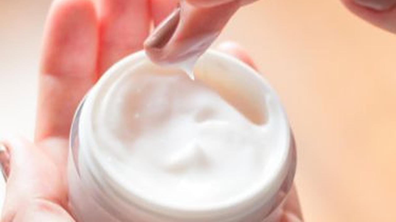 3. Pilih Krim yang Mengandung Peptide untuk Mengurangi Kerutan dan Garis Halus<br>