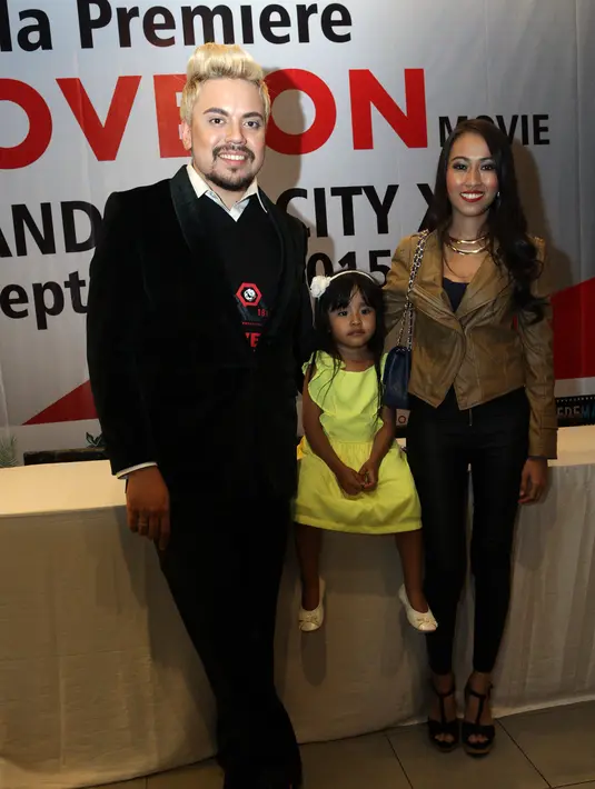 Dukungan besar dari sang istri, Indri, serta kehadiran Kimmy si buah hati membuat Sam yakin untuk memerankan dirinya sendiri di film ‘Move On’. (Wimbarsana/Bintang.com)