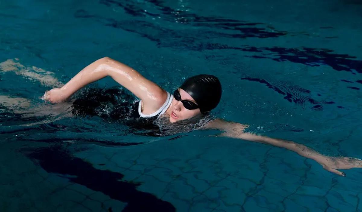 1.&nbsp;Berenang: Menjadi Tinggi dengan Gerakan Horizontal