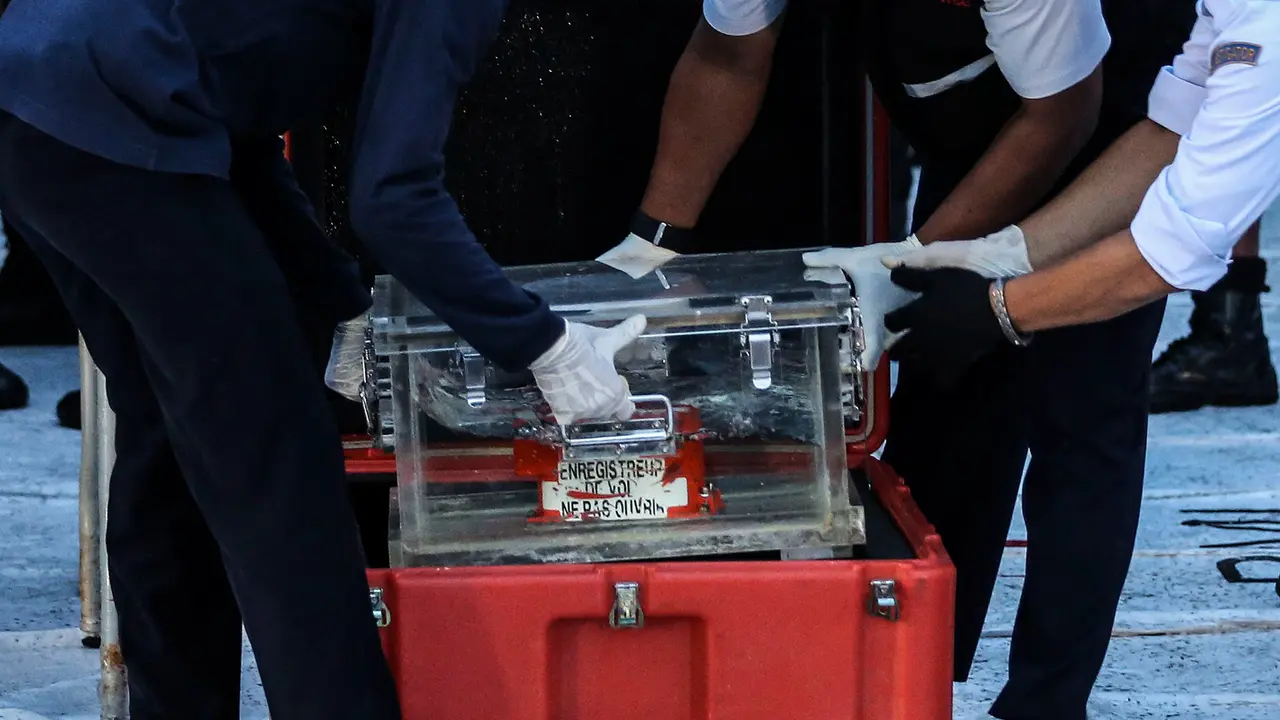 Tim SAR Gabungan Temukan Kotak Hitam Pesawat Sriwijaya Air SJ 182