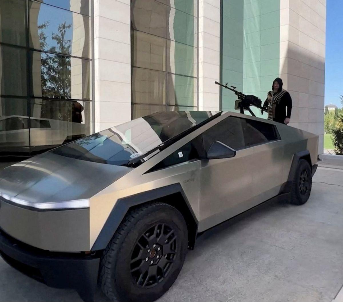 "Kami menantikan produk-produk Anda (Elon Musk) di masa depan yang akan membantu kami dalam operasi militer tulis Ramzan.Seperti diketahui lapisan eksterior untuk memproduksi Tesla Cybertruck terbuat dari bahan yang memiliki ketahanan yang tinggi sehingga