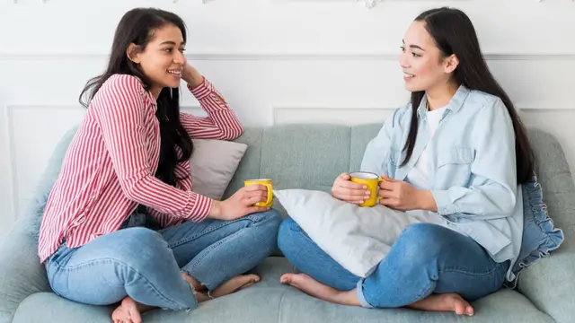 Mendengarkan Teman
