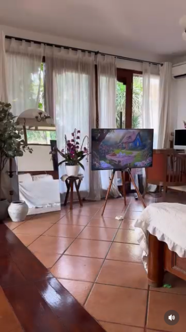 Potret kamar tidur Amanda Zahra, desain estetik bikin betah