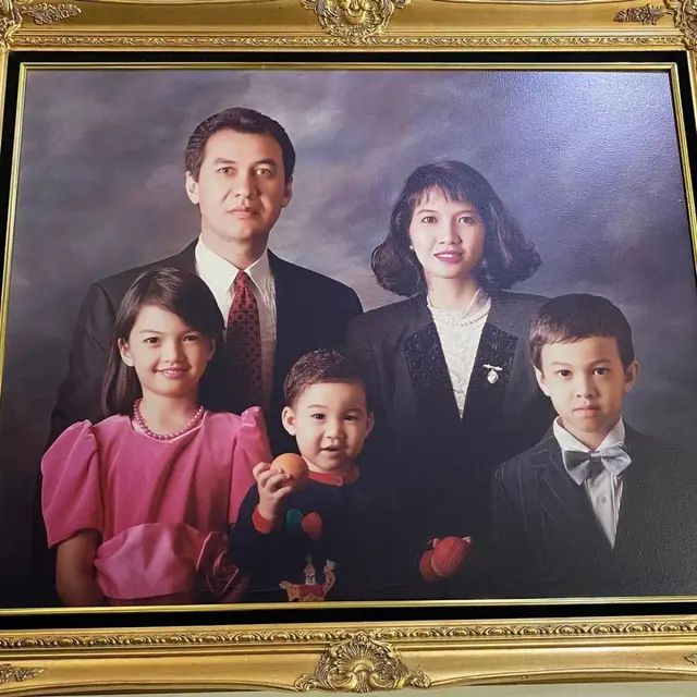 Potret Lawas 6 Selebriti dengan Keluarga, Paras Maudy Ayunda Mirip Ibunda