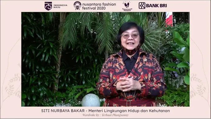 Tampak Cantik di Sela NUFF 2020, Siti Nurbaya Bakar Bangga Pakai Tenun Sumba