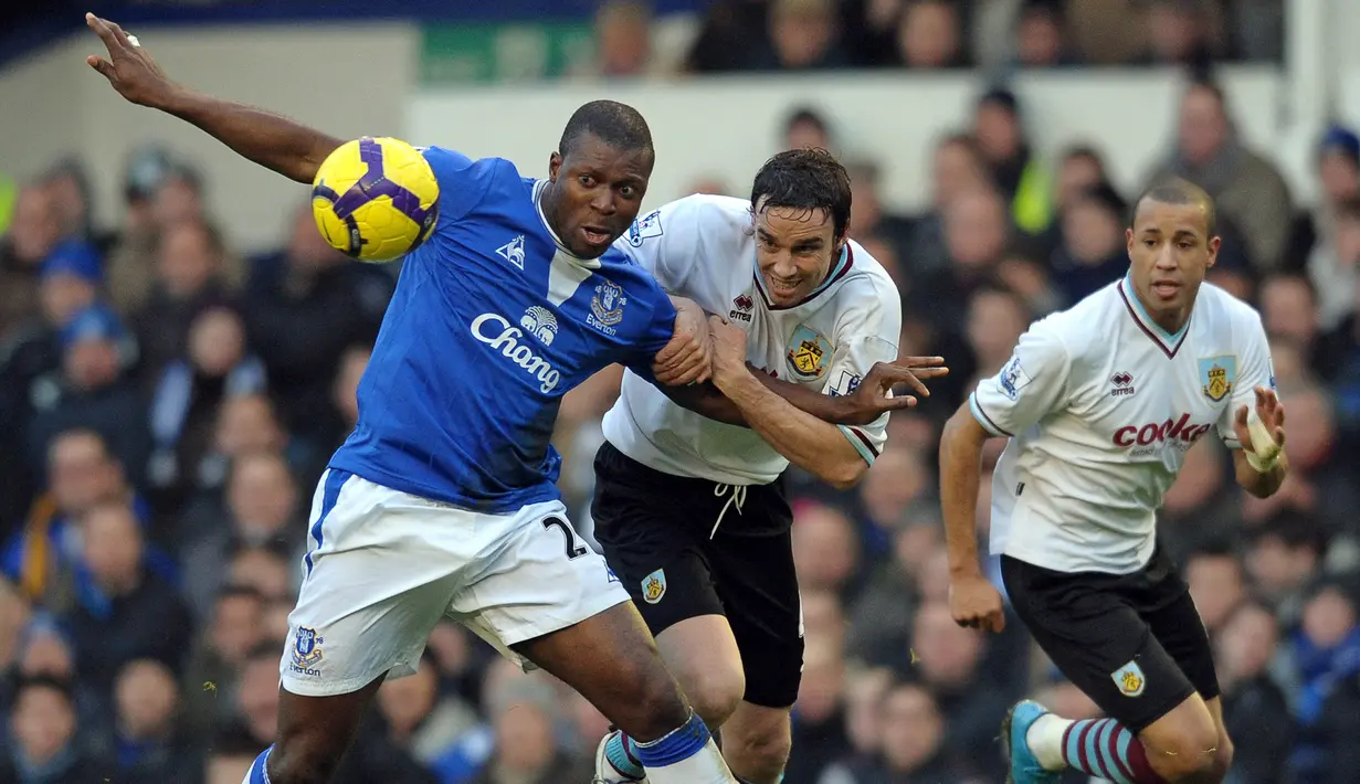 Yakubu Aiyegbeni. Eks striker asal Nigeria yang kini berusia 39 tahun dan telah pensiun pada Juli 2017 bersama Coventry City ini total memperkuat 7 klub di Liga Inggris mulai 2002/2003 hingga 2016/2017. Ia mampu mencetak hattrick bersama 3 klub berbeda, Portsmouth (2 kali, musim 2003/2004 dan 2004/2005), Everton (1 kali, musim 2007/2008) dan Balckburn Rovers (1 kali, musim 2011/2012). (AFP/Paul Ellis)
