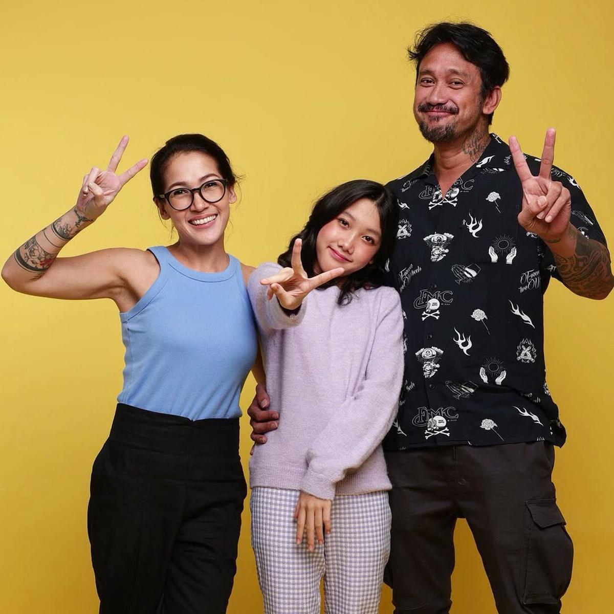 7 Potret Anak Tora Sudiro dan Anak Eno NTRL Duet Bareng, Duo Remaja yang Sama Cantiknya