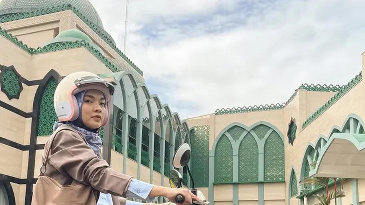 6 Potret Tika Bravani Bareng Pemain Lorong Waktu, Nostalgia Tontonan Masa Kecil