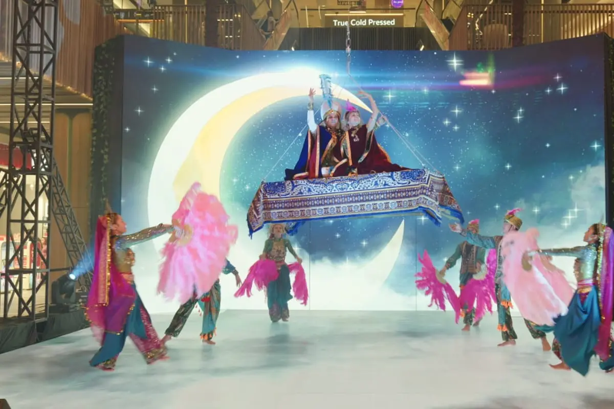 Kegiatan Seru Liburan Lebaran dengan Melihat Atraksi Akrobatik Internasional 1001 Night Flying Experience dari Mexico-Rusia