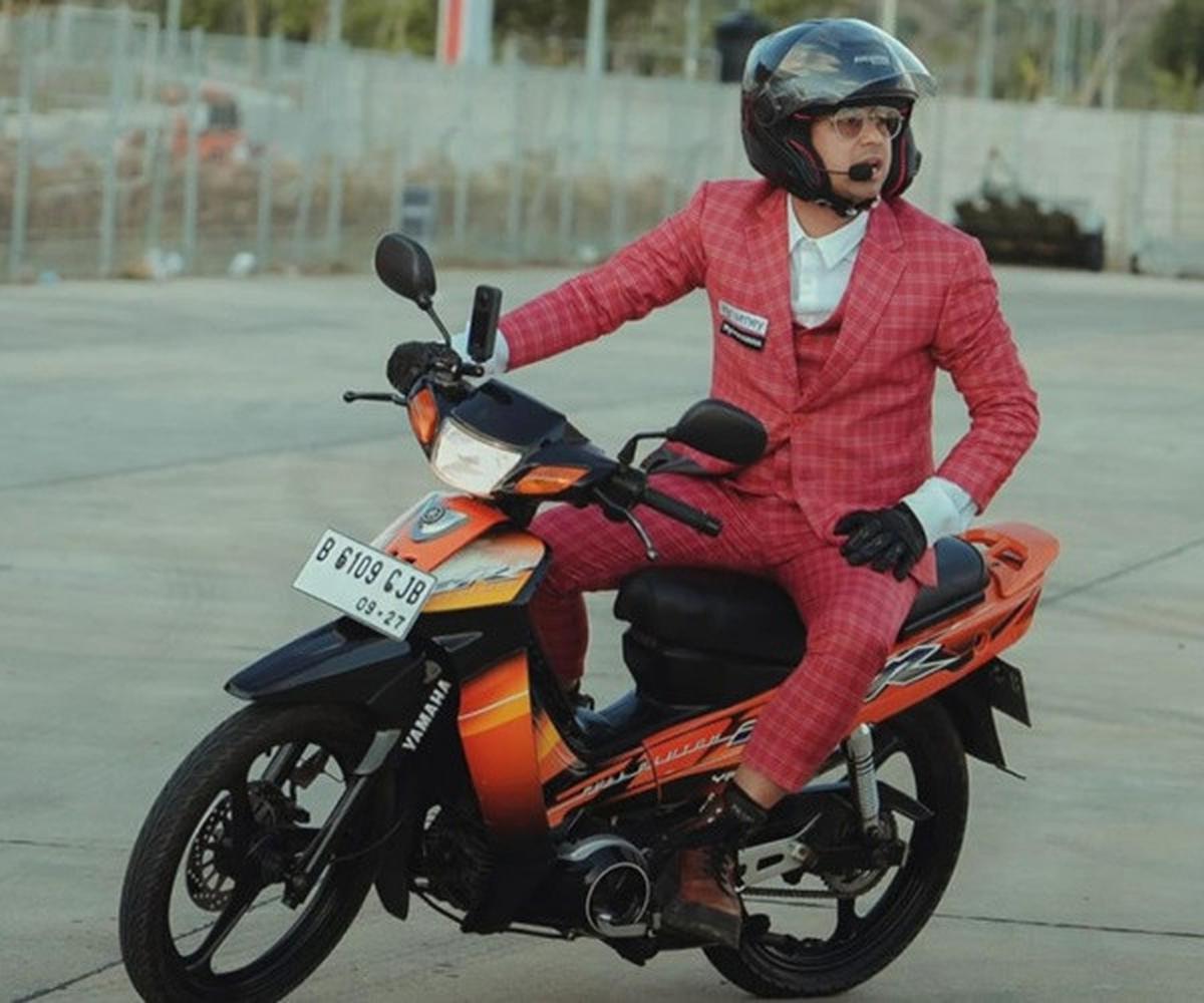 Raffi Ahmad Pamerkan Motor Pertama, Hadiah dari Sang Ayah yang Punya Banyak Kenangan