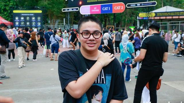 Umay Shahab Nonton Coldplay