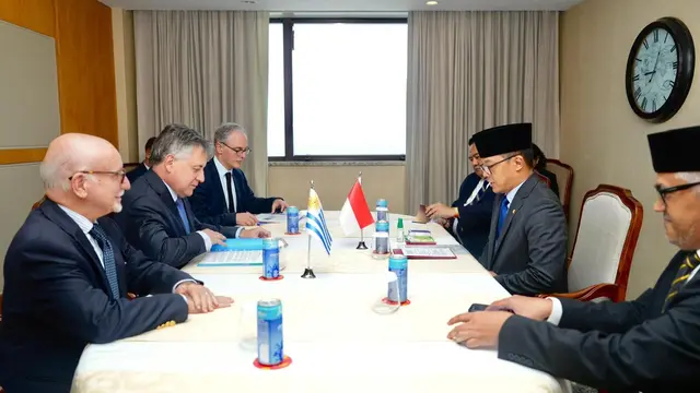 Pertemuan bilateral Menteri Luar Negeri RI Sugiono dan Menteri Luar Negeri Paraguay Omar Paganini di sela-sela KTT G20 di Brasil. (Dok. Kemlu RI)