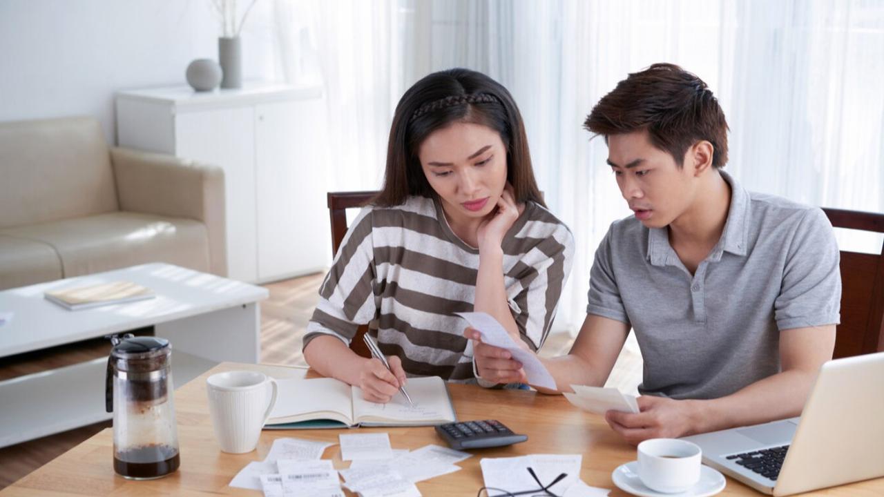 Rahasia Hidup Bahagia dengan Gaji UMR: Bukti Kebahagiaan Tak Selalu Soal Uang!