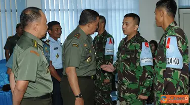 Citizen6, Sentul: Pelatihan akan berlangsung dari 15 – 26 Oktober 2012 yang diikuti oleh 33 personel terdiri dari Satgas MCOU 18 orang, Satgas CIMIC 6 orang dan Satgas Tim Kesehatan sembilan orang. (Pengirim: Badarudin Bakri)