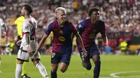 Pemain anyar Barcelona, Dani Olmo, merayakan gol yang dicetaknya ke gawang Rayo Vallecano saat Blaugrana bertandang ke Vallecas Stadium untuk menjalani laga jornada ketiga La Liga Spanyol, Rabu (28/8/2024) dini hari WIB. (AP Photo/Manu Fernandez)