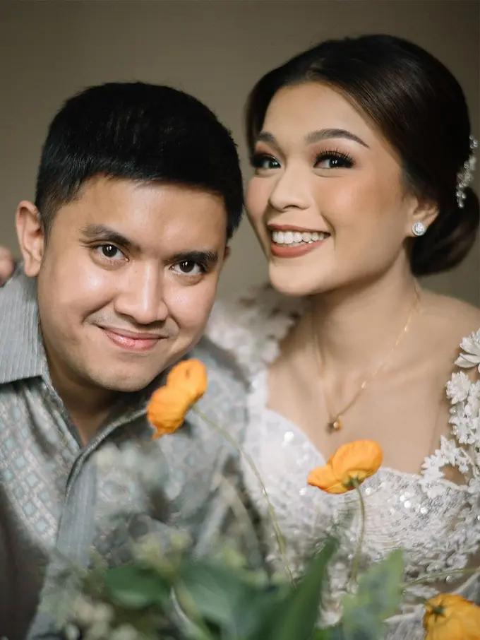 Gaya Kocak Romantis Lamaran Komika Oza Rangkuti dan Aisha Lahtiba, Tampil Simple dengan Busana Serba Lokal