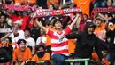 Ekspresi suporter Persija saat bertanding melawan Bali United dalam lanjutan BRI Liga 1 di Stadion Patriot Candrabhaga, Bekasi. Minggu (15/1/2023). (Bola.com/Arief Bagus).