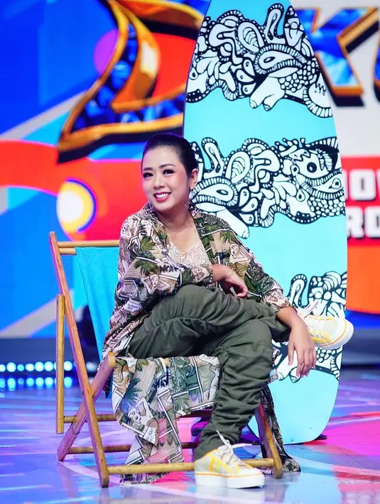 Soimah mengatakan hal itu ia lakukan demi mendukung cita-cita anaknya yang ingin menjadi pengusaha. [Foto: Instagram/showimah]