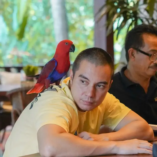 Potret Baim Wong Jadi Penyayang Hewan
