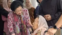 Momen Megawati Hentikan Pidato Demi Sambut Sinta Nuriyah di Menteng