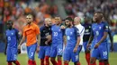 Ekspresi kebahagiaan pemain Prancis usai mengalahkan Belanda pada kualifikasi Piala Dunia 2018 Grup A di Stade de France stadium, Saint-Denis, (31/8/2017). Prancis menang 4-0. (AP/Christophe Ena)