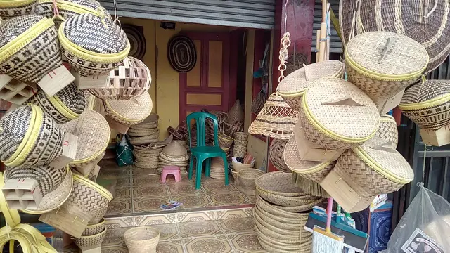 Ragam produk anyaman dari bambu, salah satu hasil kerajinan masyarakat desa Samida, Garut, Jawa Barat
