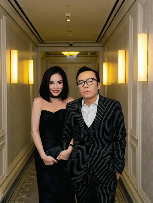 Pasangan ini sebelumnya sempat tertangkap kamera menghadiri pesta pernikahan Luna Maya dan Maxime Bouttier di Bali. Namun saat itu, keduanya masih memilih merahasiakan status hubungan mereka. [@ari_lasso].