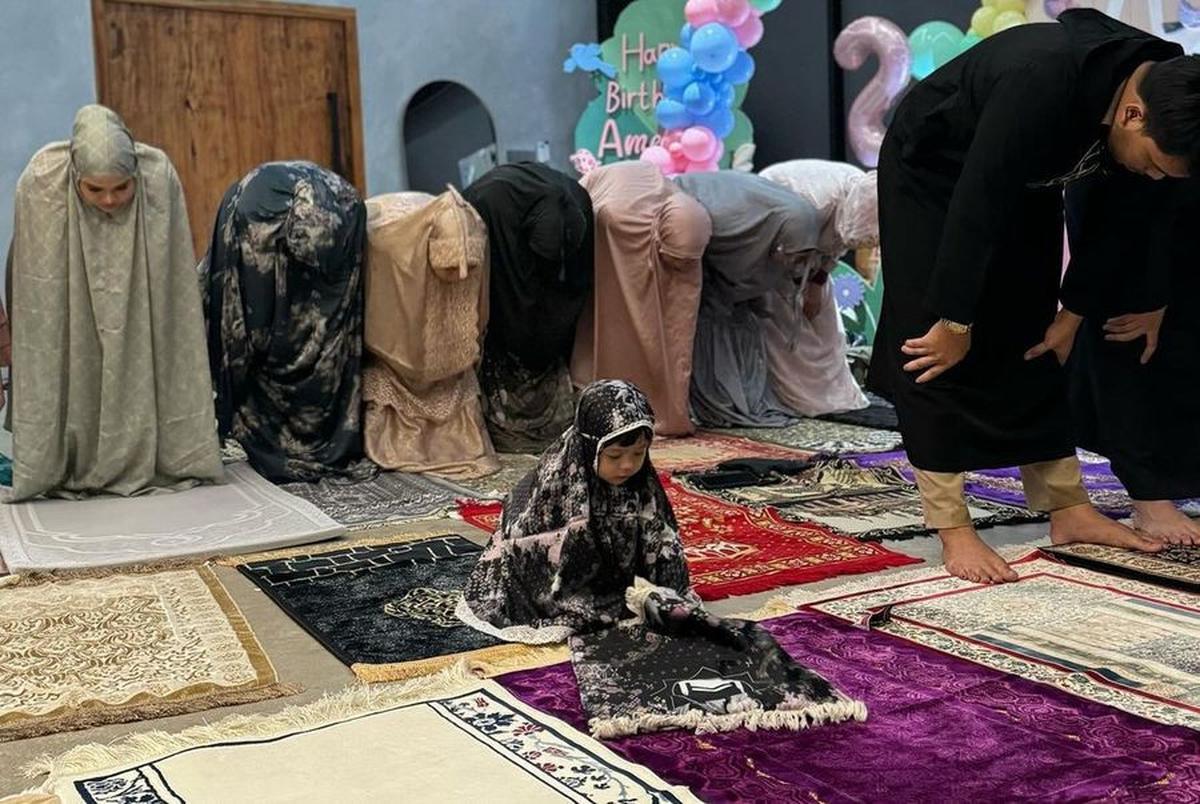 Ameena Ikut Shalat