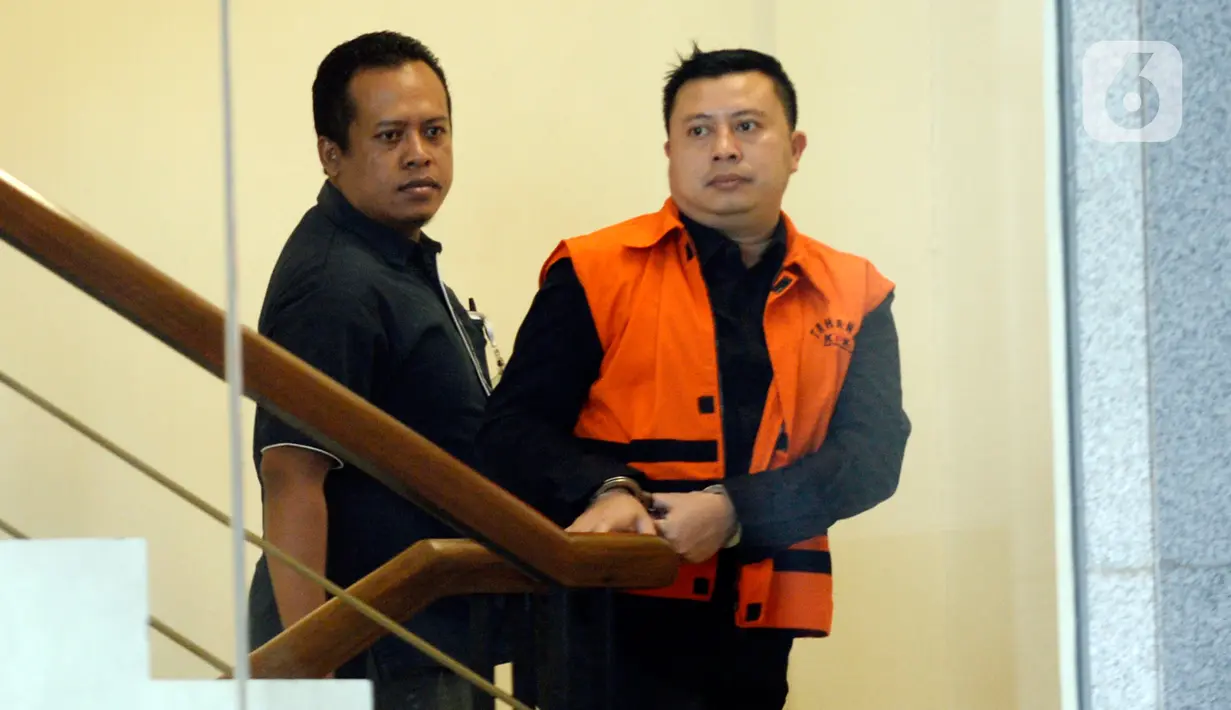 Saeful Bahri, staf Sekjen PDIP Hasto Kristiyanto, bersiap menjalani pemeriksaan lanjutan di Gedung KPK, Jakarta, Selasa (18/2/2020). Saeful Bahri diperiksa sebagai tersangka kasus dugaan penerimaan hadiah terkait penetapan anggota DPR tahun2019-2024. (merdeka.com/Dwi Narwoko)