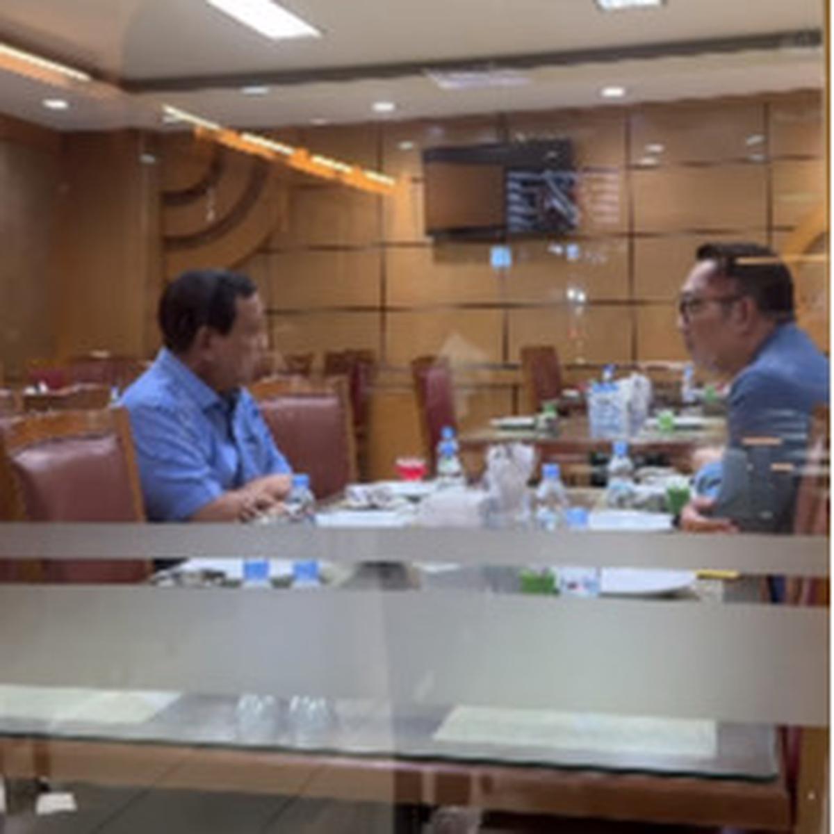Prabowo Ajak Ridwan Kamil Makan Malam Nasi Padang