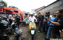 Bikin Salfok, Potret Raffi Ahmad dan Nagita Slavina Naik Motor saat Nyoblos ke TPS dengan Outfit Sederhana