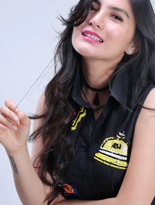 Berkat kegigihan dan kerja keras Angela Lee membuahkan hasil. Disaat kondisi keuangan menipis, ia mendapat tawaran iklan dengan honor yang mengiurkan. (Adrian Putra/Bintang.com)