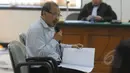 Terdakwa kasus suap Bupati Bangkalan Fuad Amin, Direktur PT Media Karya Sentosa Antonio Bambang Djatmiko menjalani sidang lanjutan di pengadilan Tipikor Jakarta, Senin (30/3). (Liputan6.com/Herman Zakharia)