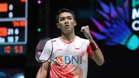 Jonatan Christie melaju ke perempat final Malaysia Open 2022. Tunggal putra Indonesia menyingkirkan Kenta Nishimoto dari Jepang pada babak 16 besar dengan skor 21-18 dan 21-17 di Axiata Arena, Kuala Lumpur, Kamis (30/6). (foto: PBSI)
