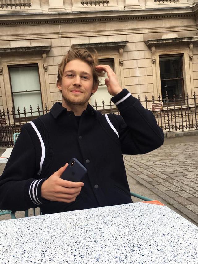 Taylor Swift Rilis Lagu tentang Romansa yang Sehat dengan Joe Alwyn