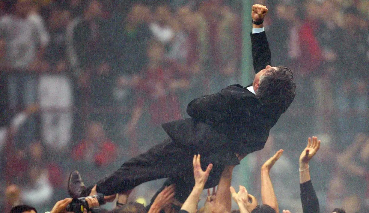 Sebagai pemain, Carlo Ancelotti tercatat total mengoleksi 3 gelar juara Liga Italia, dengan rincian satu gelar diraih bersama AS Roma (1982/1983) dan dua gelar bersama AC Milan (1987/1988 dan 1991/1992). Sementara sebagai pelatih ia tercatat satu kali menjuarai Liga Italia bersama AC Milan pada musim 2003/2004. (AFP/Patrick Hertzog)