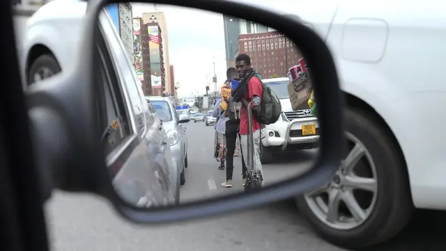 Potret Pedagang Kaki Lima di Tengah Jatuhnya Mata Uang Zimbabwe