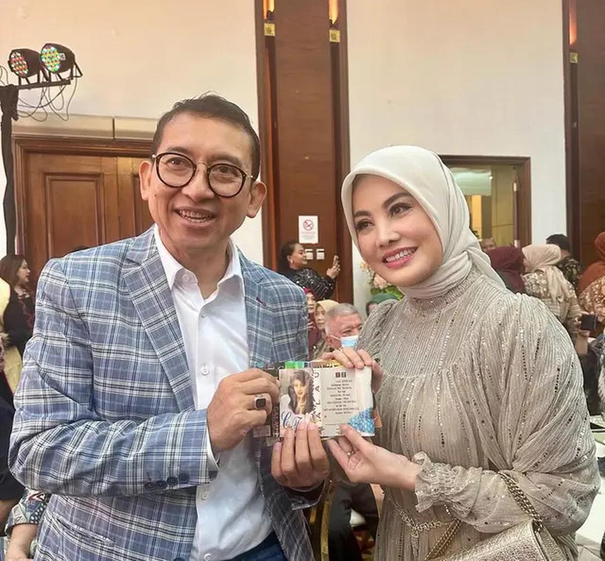 7 Potret Cici Faramida Tetap Cantik dan Awet Muda di Usia 50-an, Outfitnya Selalu Elegan
