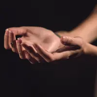 Ilustrasi kata-kata, doa cepat sembut buat pacar. (Photo by Milada Vigerova on Unsplash)