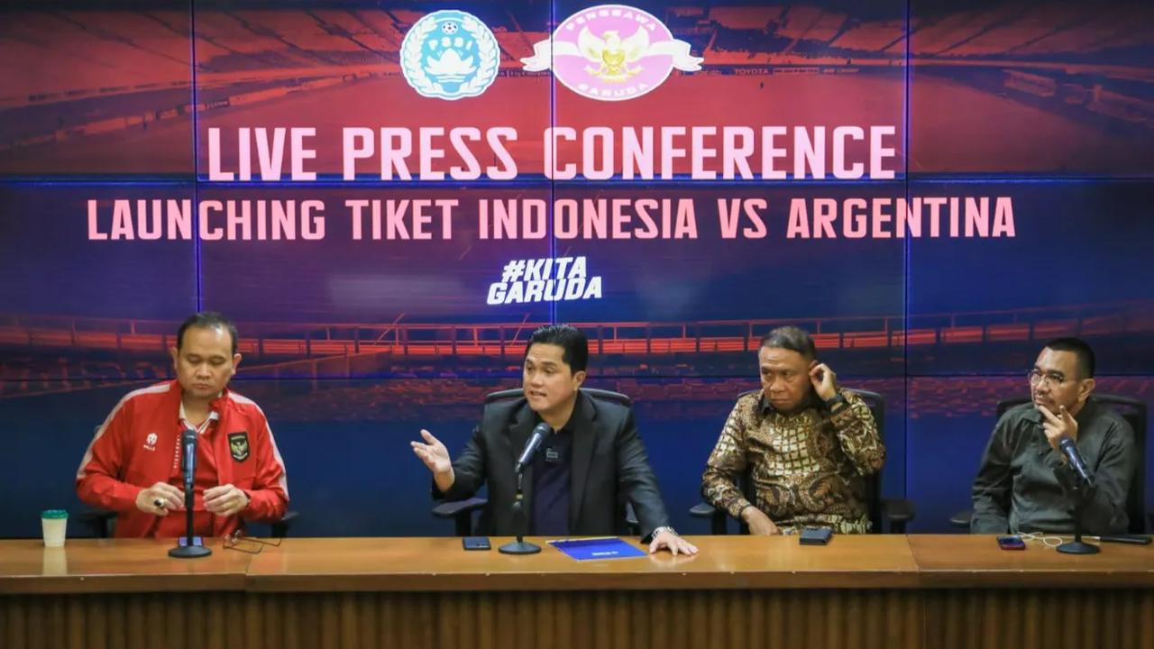 Tiket akan terbagi menjadi beberapa kategori dengan harga bervariasi untuk 19 Juni 2023 nanti:
- Kategori VIP Barat & Timur Rp4.250.000
- Kategori I Rp2.500.000
- Kategori II Rp1.200.000
- Kategori III Rp600.000